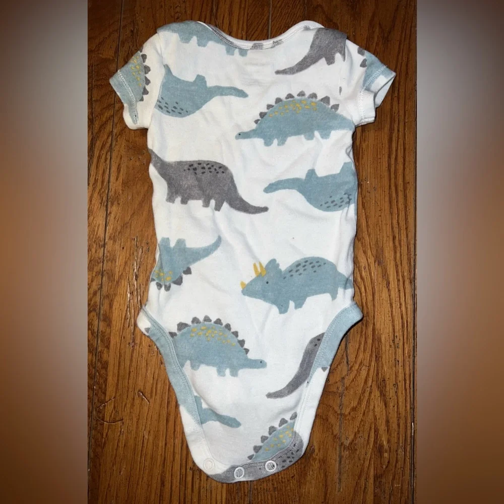 5 FOR 1 Carter’s Baby Dinosaur Short Sleeve Bodysuit Onesies! Size 3 Months.
